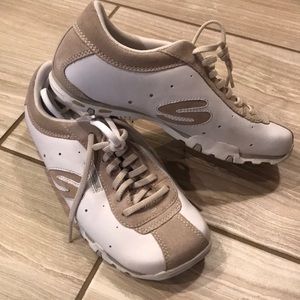 Sketcher tennis shoes